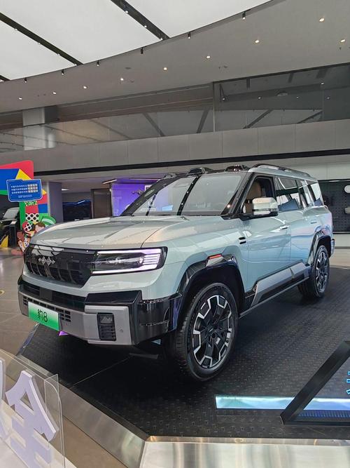 成都111比亚迪方程豹硬派越野的爆款，英菲尼迪35周年与你共成长